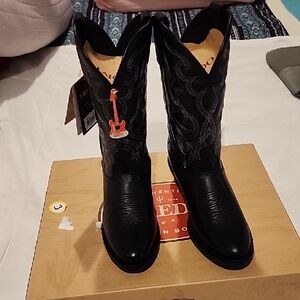Laredo Black Heeled Western Boots NEW IN BOX. (WIDE WIDTH).